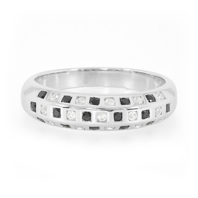 Anillo en plata con Espinela negra