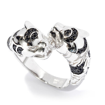 Anillo en plata con Espinela negra