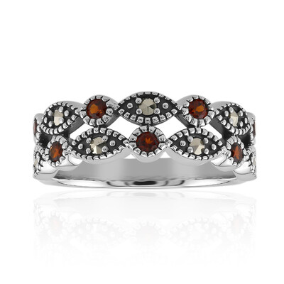 Anillo en plata con Granate de Mozambique