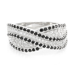 Anillo en plata con Espinela negra