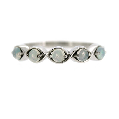 Anillo en plata con Ópalo de Welo