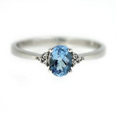 Anillo en plata con Topacio azul suizo
