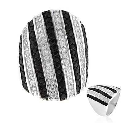 Anillo en plata con Espinela negra