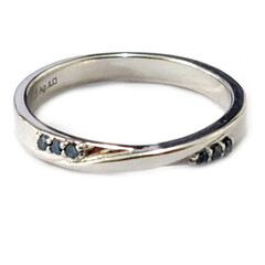 Anillo en plata con Diamante azul