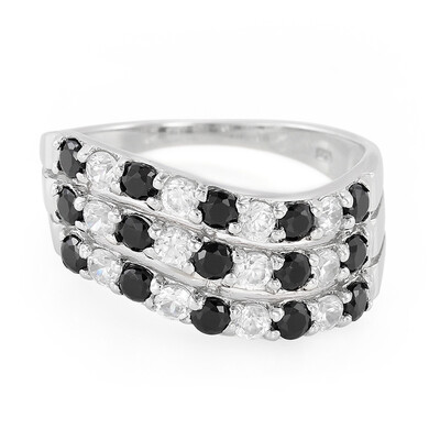 Anillo en plata con Espinela negra