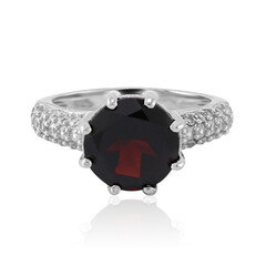 Anillo en plata con Granate