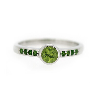Anillo en plata con Peridoto