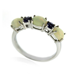 Anillo en plata con Ópalo de Welo