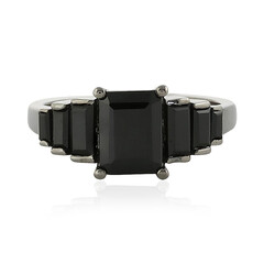 Anillo en plata con Espinela negra