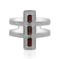 Anillo en plata con Granate