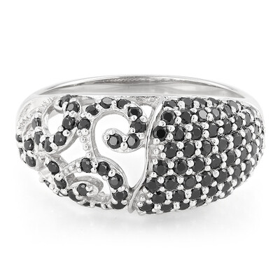 Anillo en plata con Espinela negra