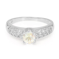 Anillo en plata con Piedra de Luna arcoíris