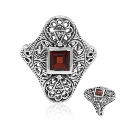 Anillo en plata con Granate de Mozambique