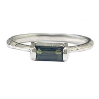 Anillo en plata con Turmalina verde