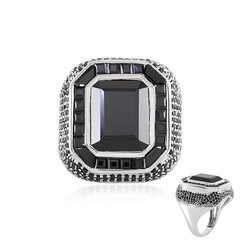 Anillo en plata con Espinela negra