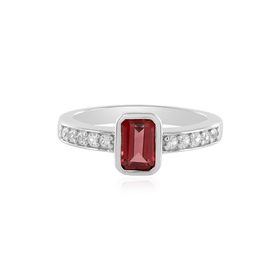 Anillo en plata con Granate de Mozambique