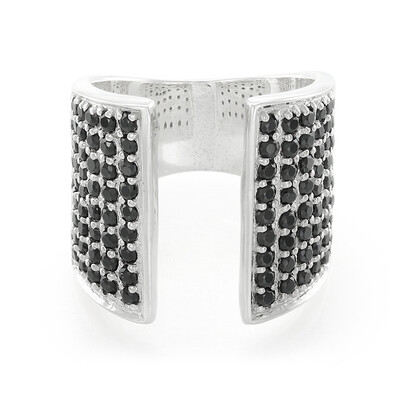 Anillo en plata con Espinela negra
