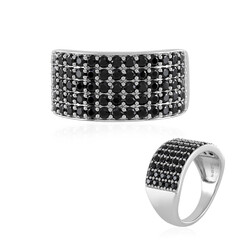 Anillo en plata con Espinela negra