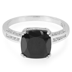 Anillo en plata con Espinela negra