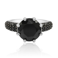 Anillo en plata con Espinela negra