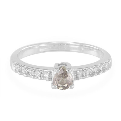 Anillo en plata con Zafiro color cambiante no calentado