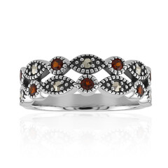 Anillo en plata con Granate de Mozambique