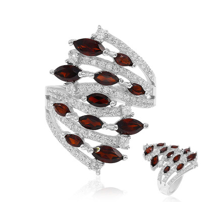 Anillo en plata con Granate