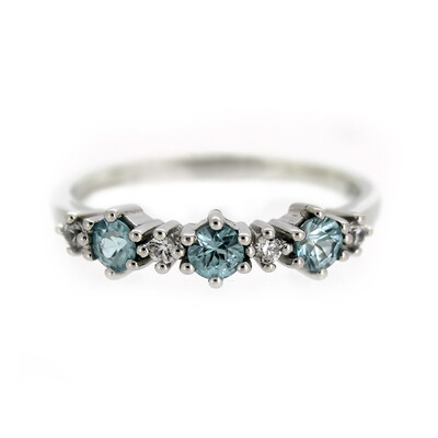 Anillo en plata con Zircón de Ratanak Kirí