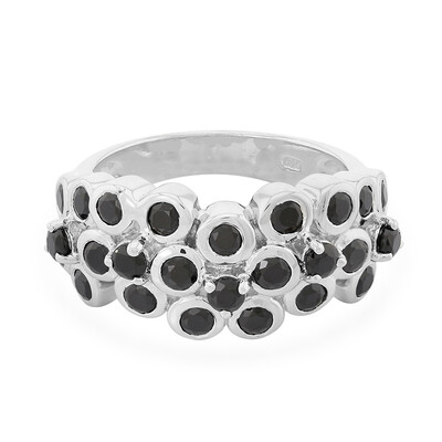 Anillo en plata con Espinela negra