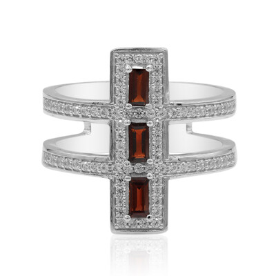 Anillo en plata con Granate