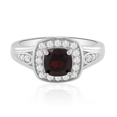 Anillo en plata con Granate