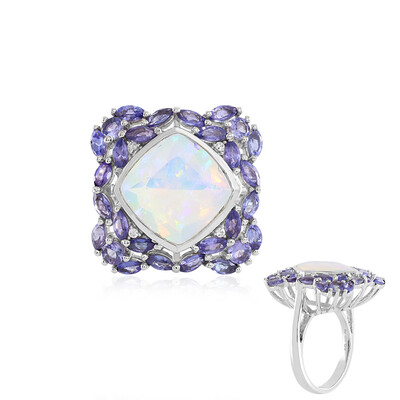 Anillo en plata con Ópalo de Welo (Adela Silber)