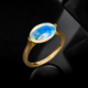 Anillo en oro con Ópalo Welo AAA (de Melo)
