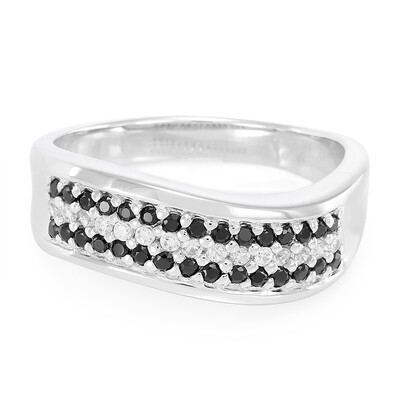 Anillo en plata con Espinela negra