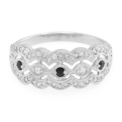 Anillo en plata con Espinela negra