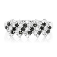 Anillo en plata con Espinela negra