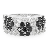 Anillo en plata con Espinela negra