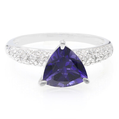 Anillo en plata con Iolita de Ceilán