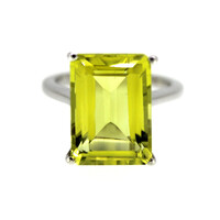 Anillo en plata con Cuarzo del Ouro Verde