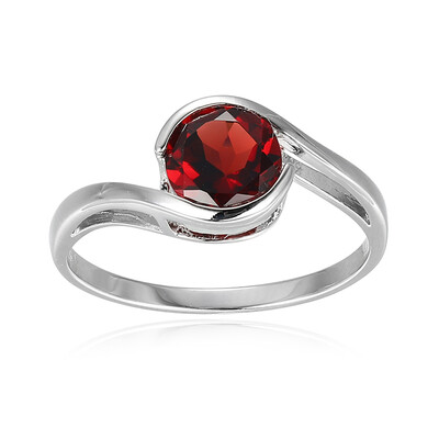 Anillo en plata con Granate de Mozambique