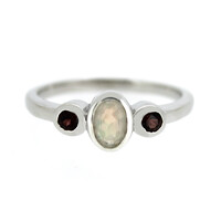 Anillo en plata con Ópalo de Welo
