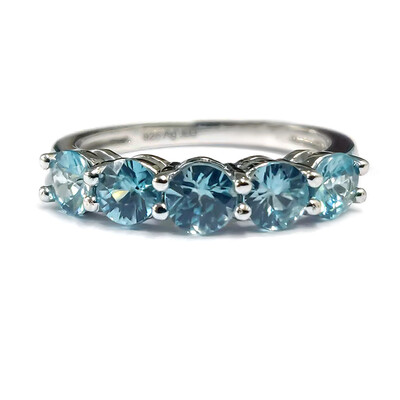 Anillo en plata con Zircón de Ratanak Kirí