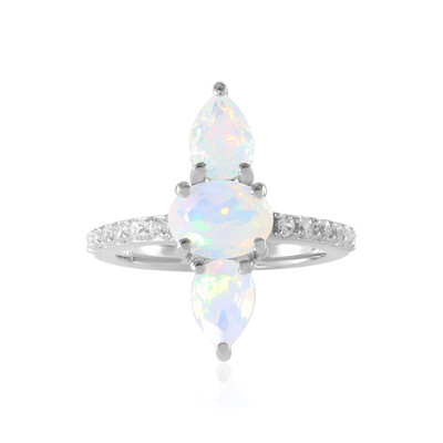 Anillo en plata con Ópalo de Welo (Adela Silber)
