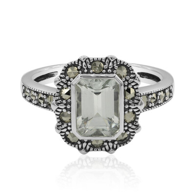 Anillo en plata con Amatista verde