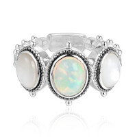 Anillo en plata con Ópalo de Welo (Dallas Prince Designs)