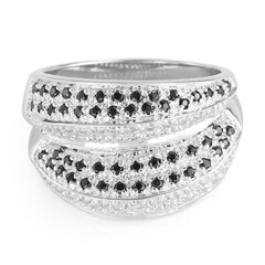 Anillo en plata con Espinela negra