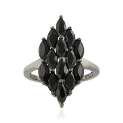 Anillo en plata con Espinela negra