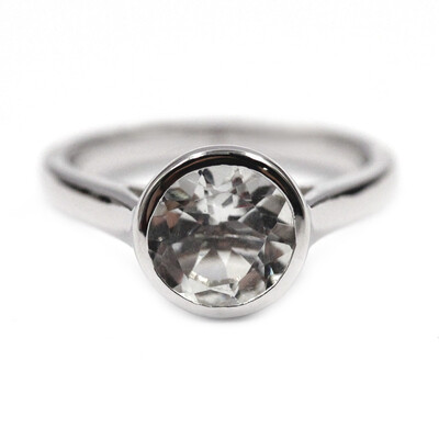Anillo en plata con Amatista verde