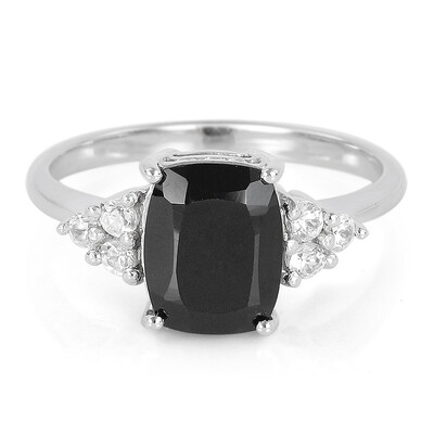 Anillo en plata con Espinela negra