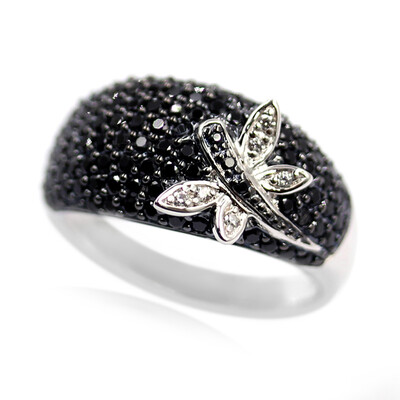 Anillo en plata con Espinela negra